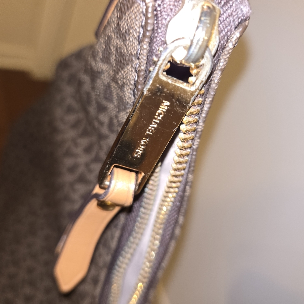 Michael Kors Purse - Picture 6 of 14